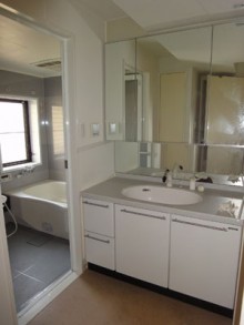 鏡を再利用 座ってお化粧できる化粧台に! 鏡を再利用 座ってお化粧できる化粧台に!